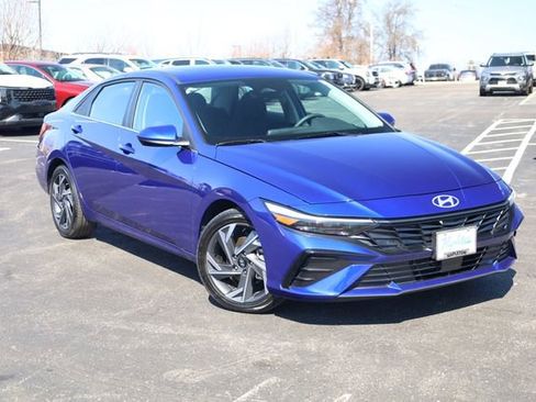 Used 2024 Hyundai Elantra SEL w/ Convenience Package image 2