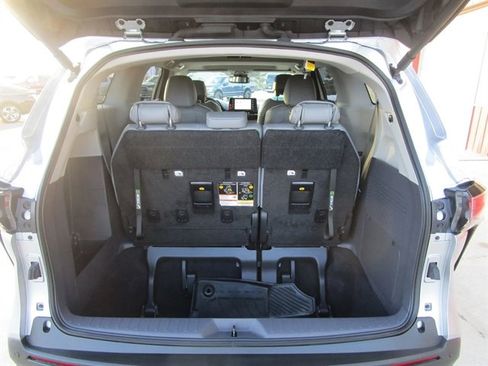 Used 2023 Toyota Sienna XLE image 15