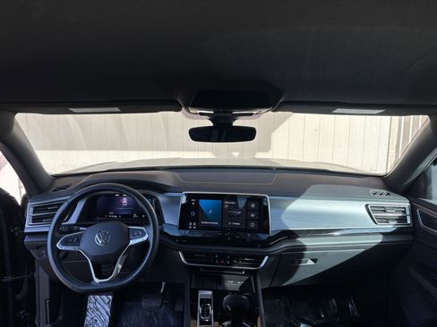 Used 2025 Volkswagen Atlas Cross Sport SE image 35