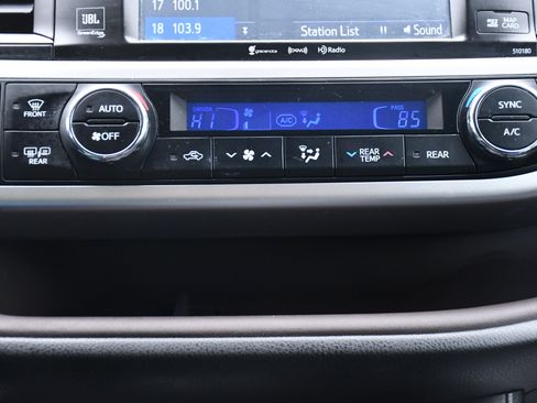 Used 2017 Toyota Highlander Limited Platinum image 15