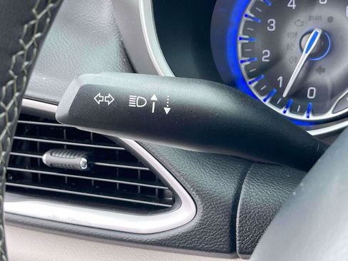 Used 2024 Chrysler Pacifica Touring-L FWD image 37