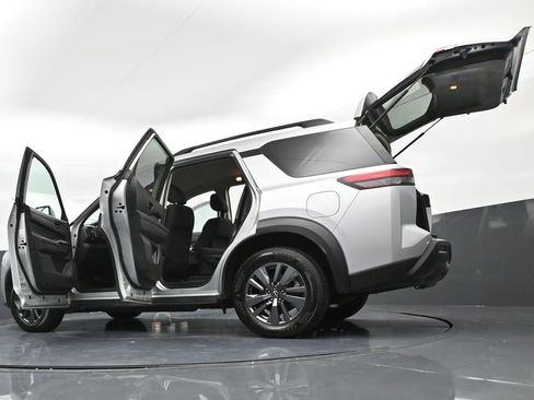 Used 2024 Nissan Pathfinder SV image 48