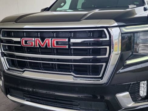 Used 2024 GMC Yukon XL SLT image 2
