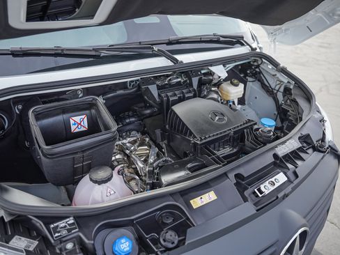 Used 2025 Mercedes-Benz Sprinter 2500 image 13