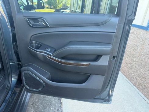Used 2020 Chevrolet Suburban LT w/ Luxury Package AWD/4WD image 25