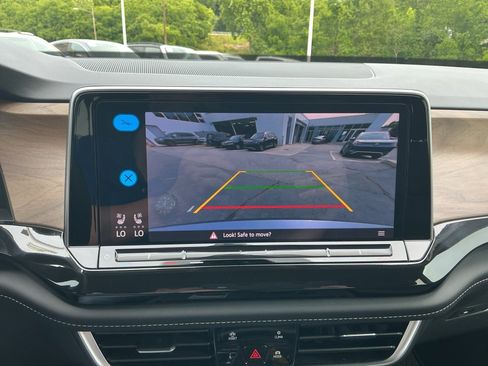 Certified 2025 Volkswagen Atlas SE FWD image 23