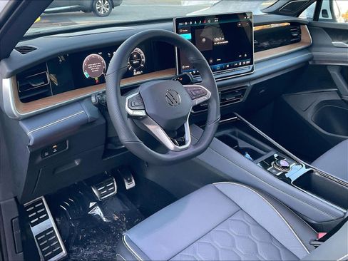 New 2026 Volkswagen Tiguan SEL R-Line image 9