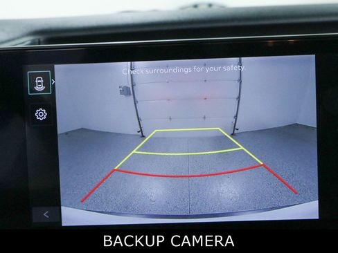 Used 2025 Kia Carnival FWD image 19