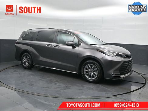 Used 2023 Toyota Sienna XLE image 4