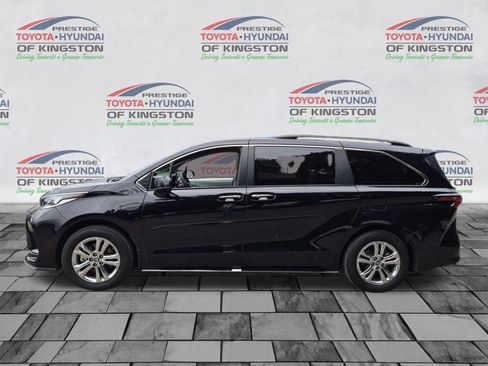 Used 2023 Toyota Sienna XSE w/ XSE Plus Package AWD/4WD image 7