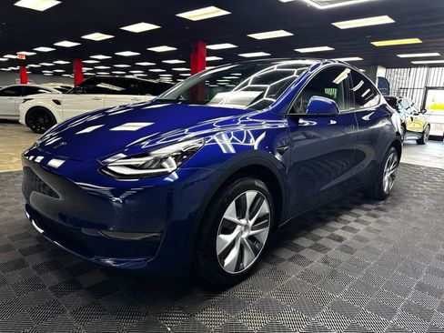 Used 2022 Tesla Model Y Long Range image 7
