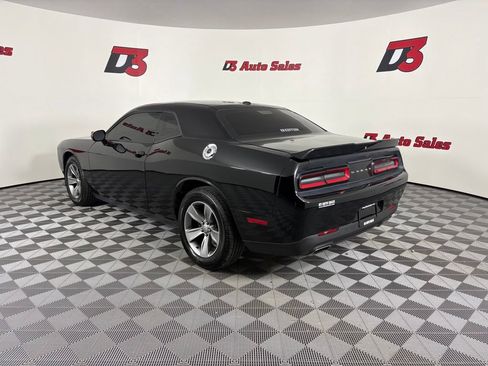 Used 2019 Dodge Challenger SXT RWD image 4