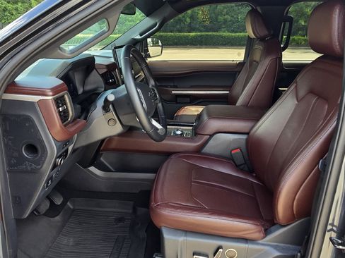 Certified 2024 Ford Expedition Limited w/ Excursion Package AWD/4WD image 9
