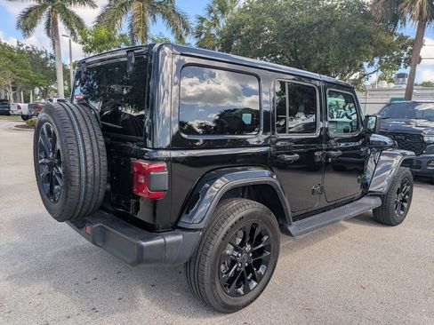 Used 2025 Jeep Wrangler Unlimited Sahara AWD/4WD image 6