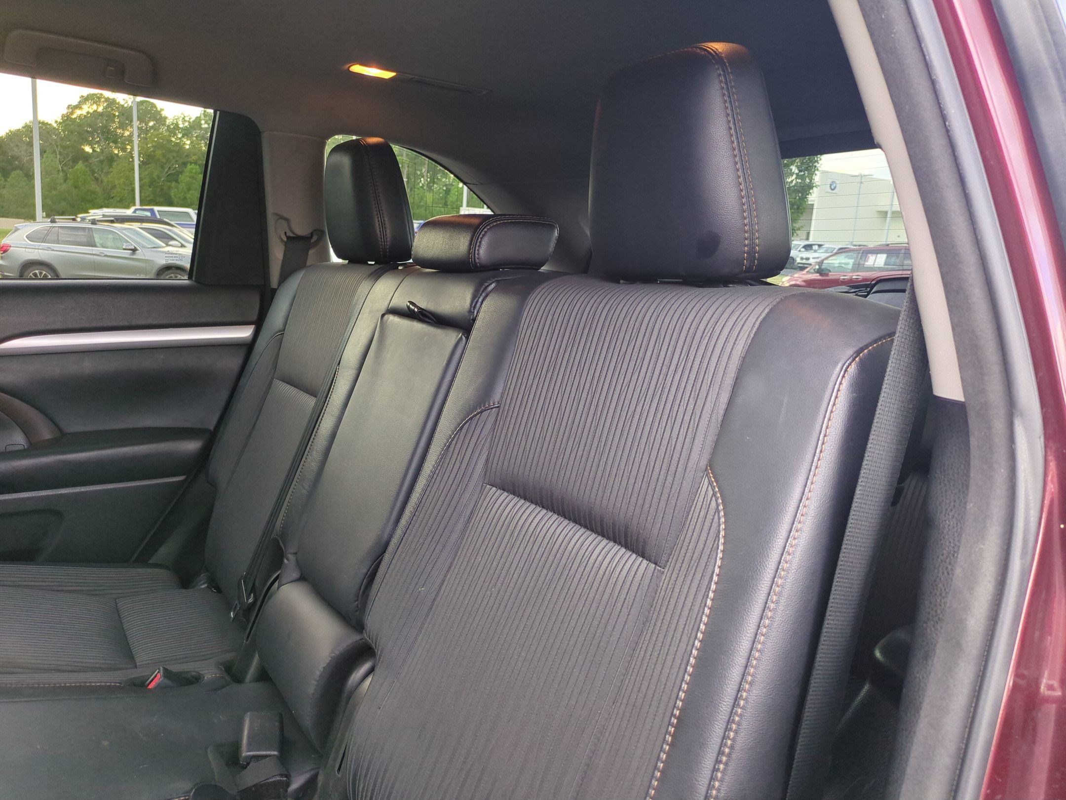 Used 2017 Toyota Highlander Plus AWD/4WD image 30