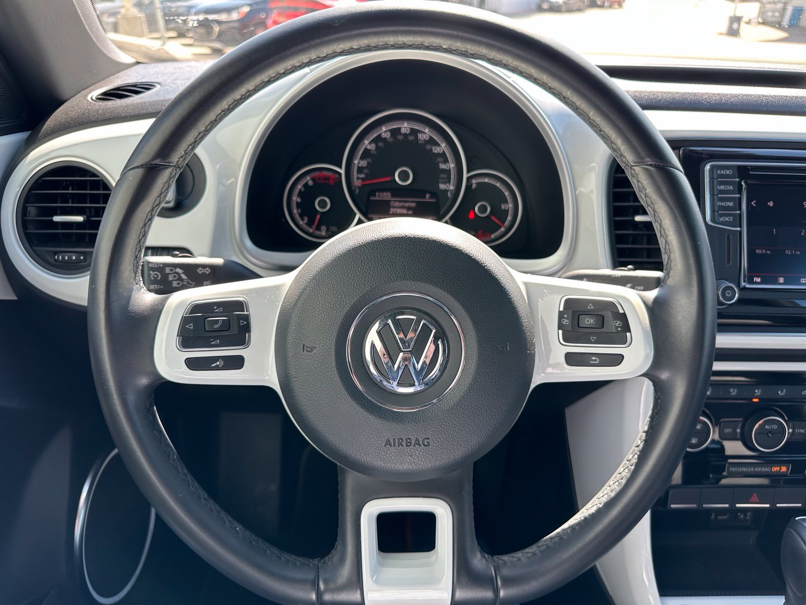 Used 2018 Volkswagen Beetle 2.0T SE FWD image 10