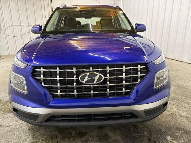 Used 2022 Hyundai Venue SEL FWD image 2