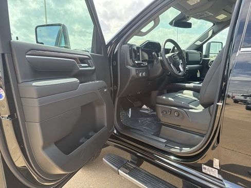New 2026 GMC Sierra 2500 SLT w/ SLT Premium Package AWD/4WD image 11