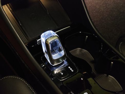 New 2025 Volvo XC40 B5 Ultra w/ Protection Package Premier image 12