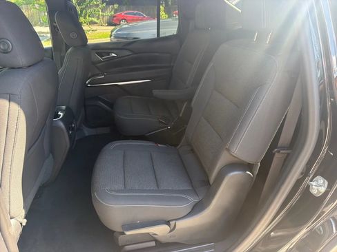 Used 2024 Chevrolet Traverse LT FWD image 14
