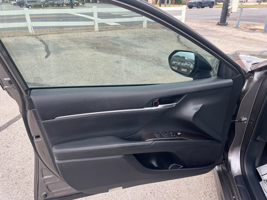Used 2021 Toyota Camry XSE FWD image 10