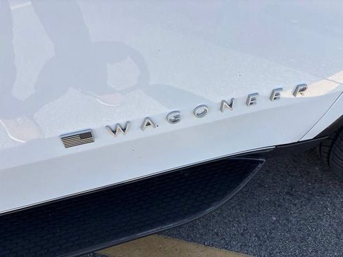 Used 2022 Jeep Wagoneer Series I w/ Premium Group I AWD/4WD image 5