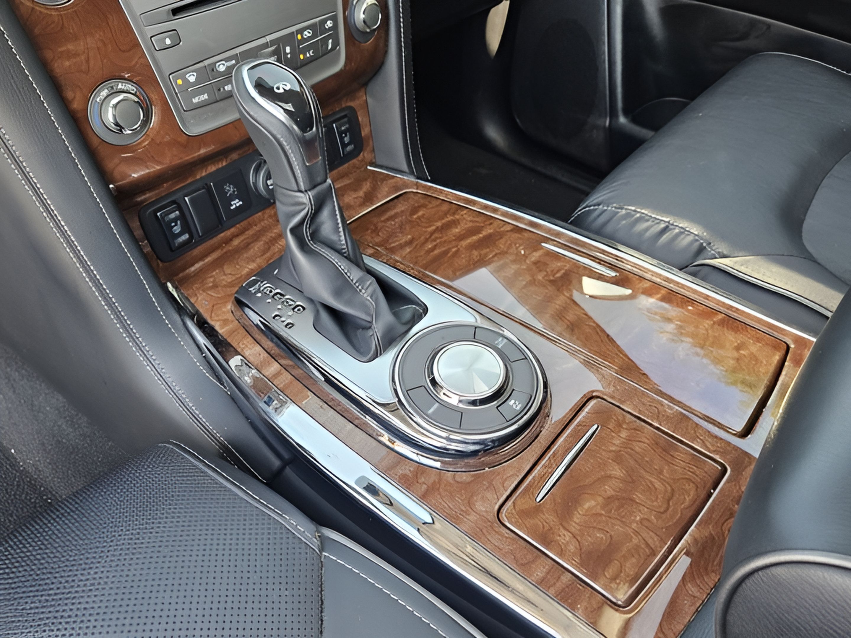 Used 2019 INFINITI QX80 Luxe w/ All-Season Package RWD image 19
