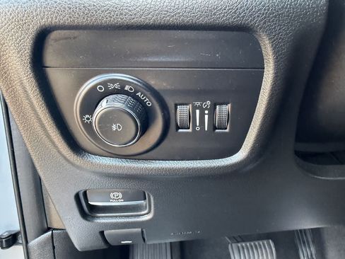 Used 2022 Jeep Grand Cherokee Summit w/ Luxury Tech Group V RWD image 18