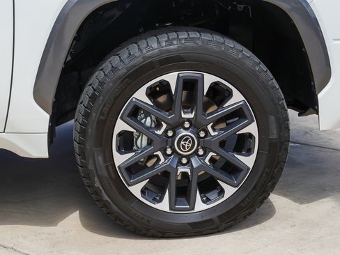 Used 2023 Toyota Tundra Limited AWD/4WD image 10