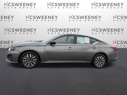 Used 2024 Nissan Altima 2.5 SV image 2