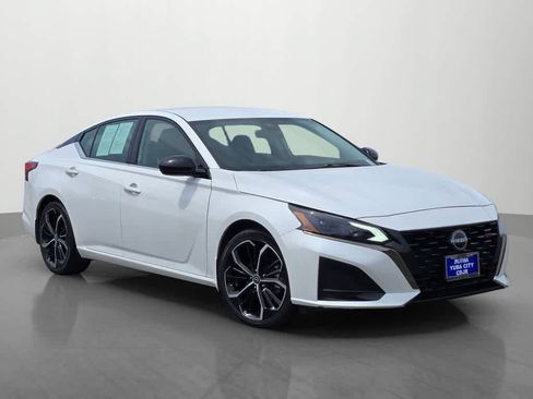 Used 2024 Nissan Altima 2.5 SR FWD image 8