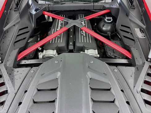 Used 2021 Lamborghini Huracan EVO RWD image 31