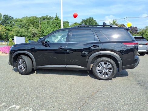 Certified 2023 Nissan Pathfinder SV w/ SV Premium Package AWD/4WD image 8