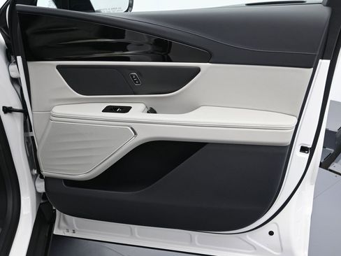 New 2026 Lincoln Nautilus Premier image 33