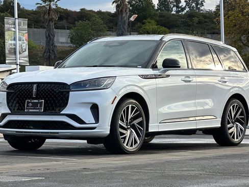 New 2026 Lincoln Aviator Black Label w/ Jet Appearance Package image 7