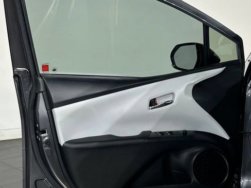 Used 2018 Toyota Prius Four FWD image 32