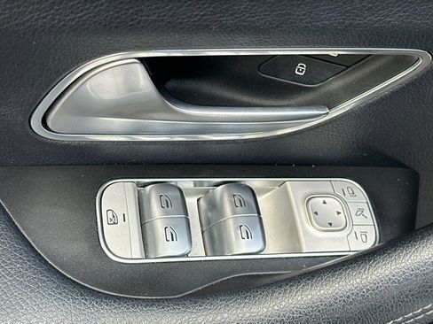 Used 2021 Mercedes-Benz GLE 350 4MATIC image 11