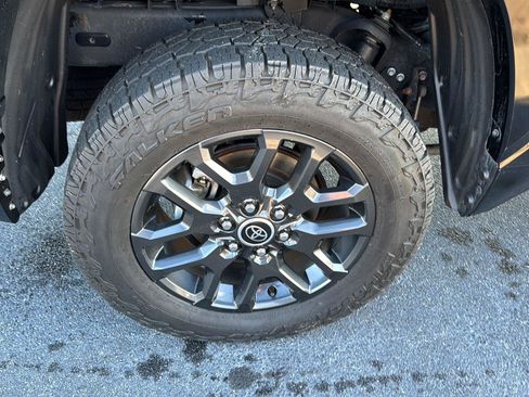 Used 2022 Toyota Tundra Platinum w/ Advanced Package image 34