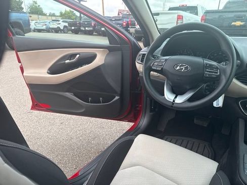 Used 2020 Hyundai Elantra GT FWD image 15
