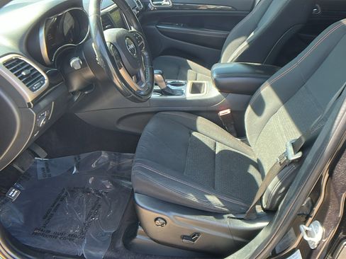 Used 2016 Jeep Grand Cherokee Laredo 75th Anniversary image 16