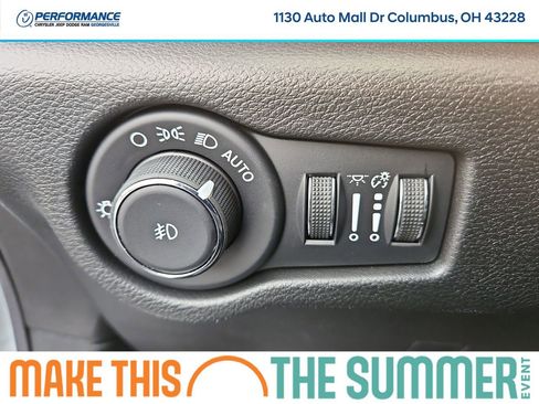 New 2026 Chrysler Pacifica Select w/ S Appearance Package FWD image 32