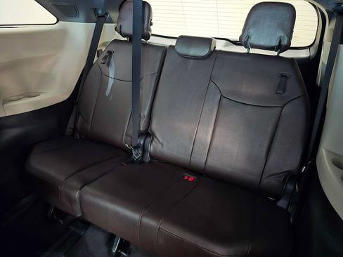 Certified 2021 Toyota Sienna Platinum AWD/4WD image 26
