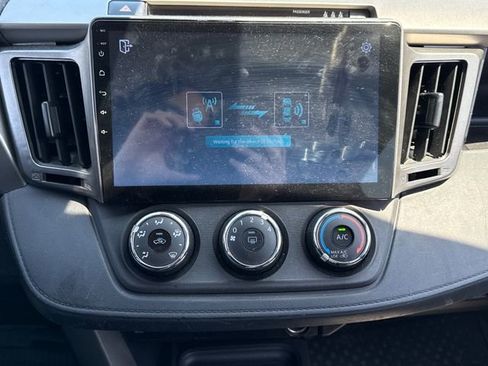 Used 2018 Toyota RAV4 LE w/ Carpet Mat Package AWD/4WD image 26
