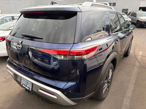 Used 2023 Nissan Pathfinder SL w/ SL Premium Package AWD/4WD image 2