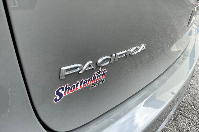 Used 2025 Chrysler Pacifica Select FWD image 26
