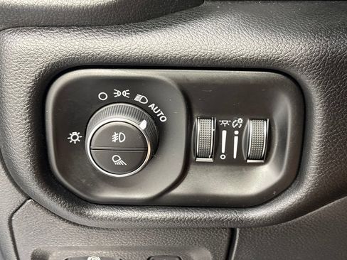 Used 2022 RAM 1500 Laramie AWD/4WD image 38