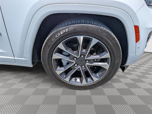 Used 2024 Jeep Grand Cherokee Overland w/ Luxury Tech Group IV AWD/4WD image 9