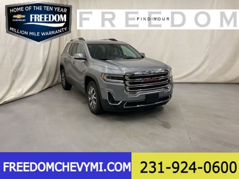 Used 2023 GMC Acadia SLT image 1