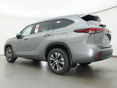 New 2026 Toyota Highlander XLE image 21
