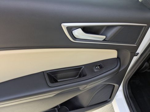 Used 2021 Ford Edge SEL image 11